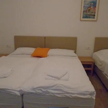 Alo Vila Klara * Ljubljana